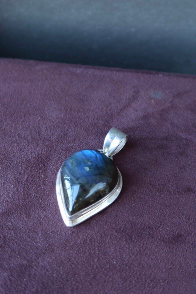 Labradorite Vintage Pendant