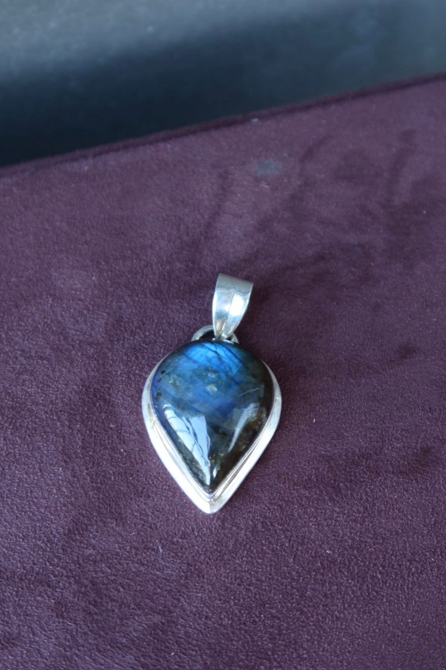 Labradorite Vintage Pendant
